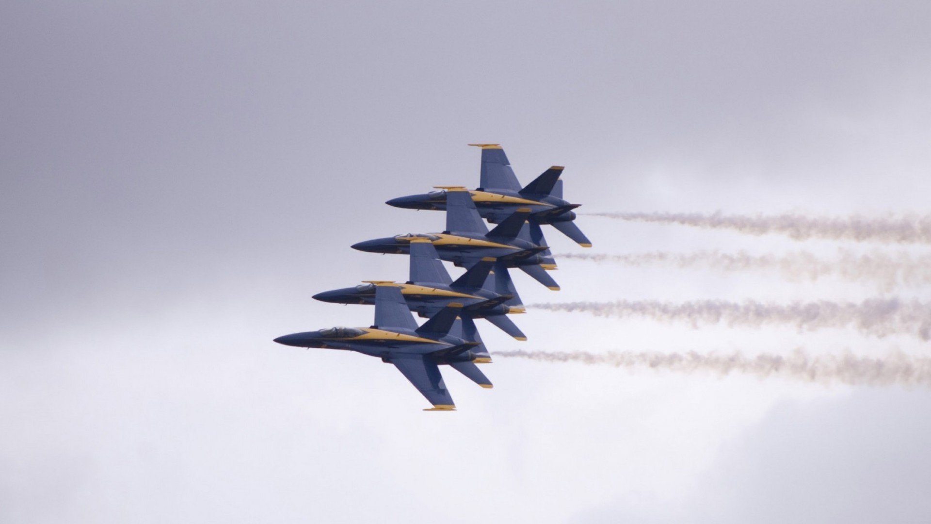 太阳终将升起，当湖人跨越勇士，布克在欧洲赛场投下篮球的影